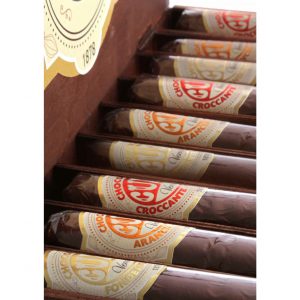 boîte de luxe de 54 cigares venchi au cacao aromatique, chocolat noir et orange, et tartufo nougatine
